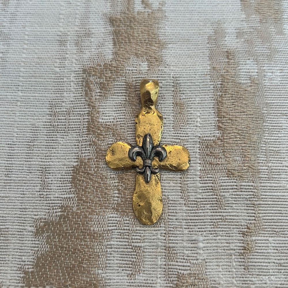 Cross pendant